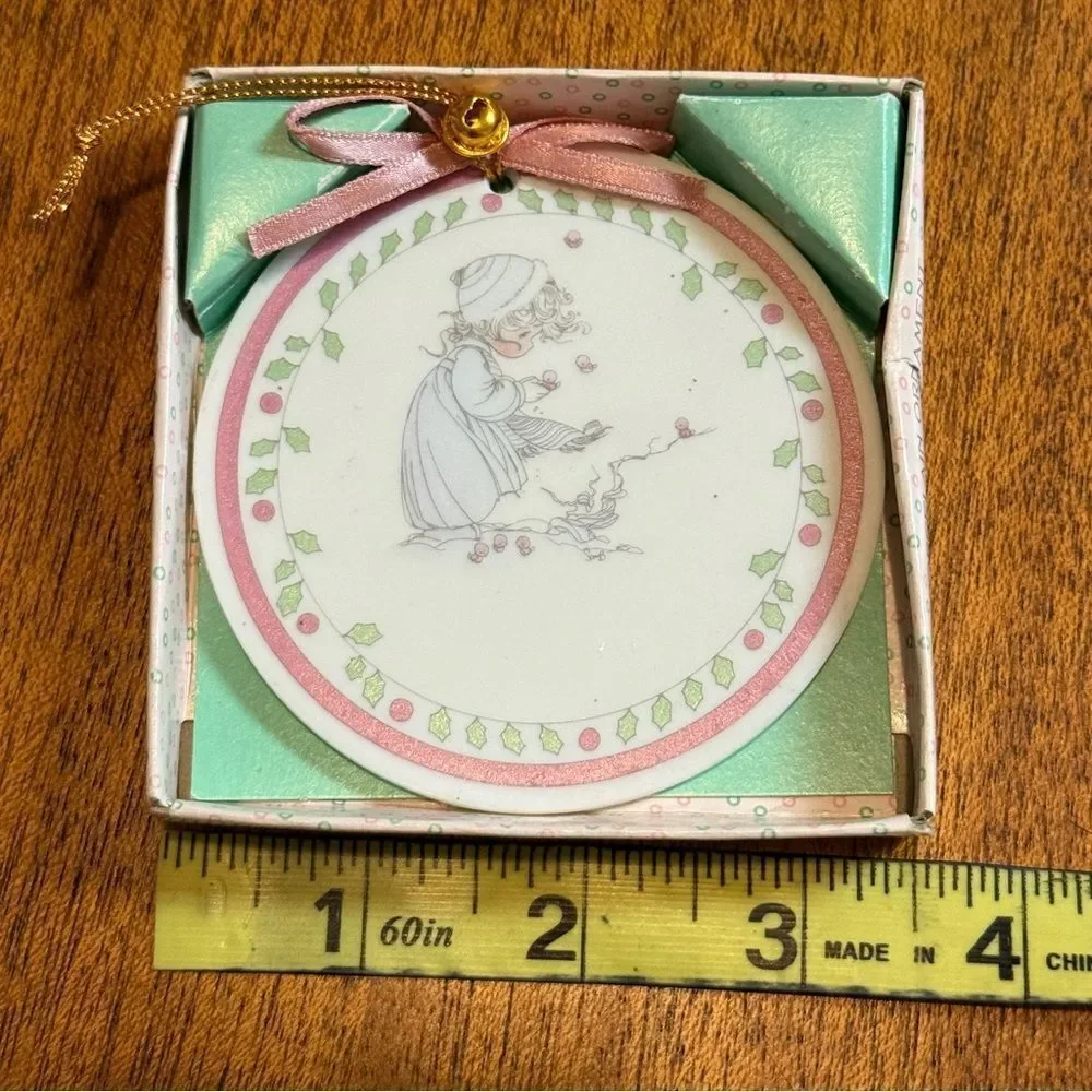 Vintage Deadstock NIB Precious Moments Christmas Ornament # 229822 Enesco 3.25”
